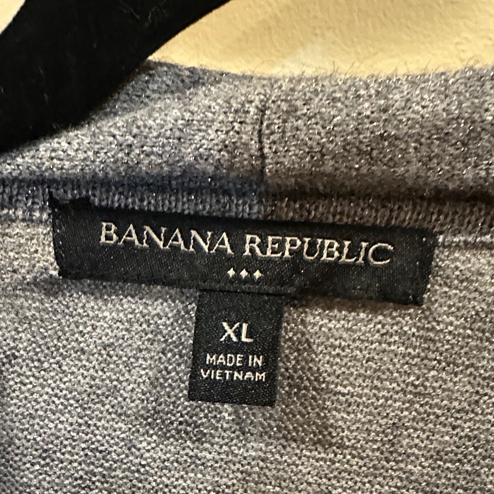 Banana Republic Charcoal V-Neck Sweater - Picture 4 of 5